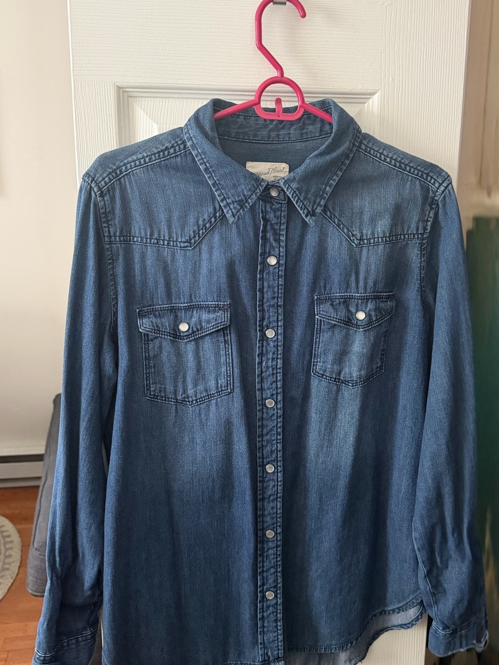 Universal Thread Women's Denim Button-Down Shirt - Medium Blue